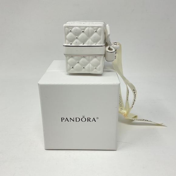 Pandora 2016 Quilted Gift Box Christmas Ornament with Storage Box & inner pouch - Picture 8 of 8